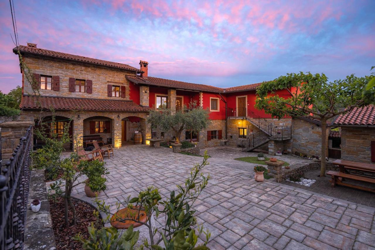 Touristfarm - Apartments "Red Fairytale" Marezige Esterno foto