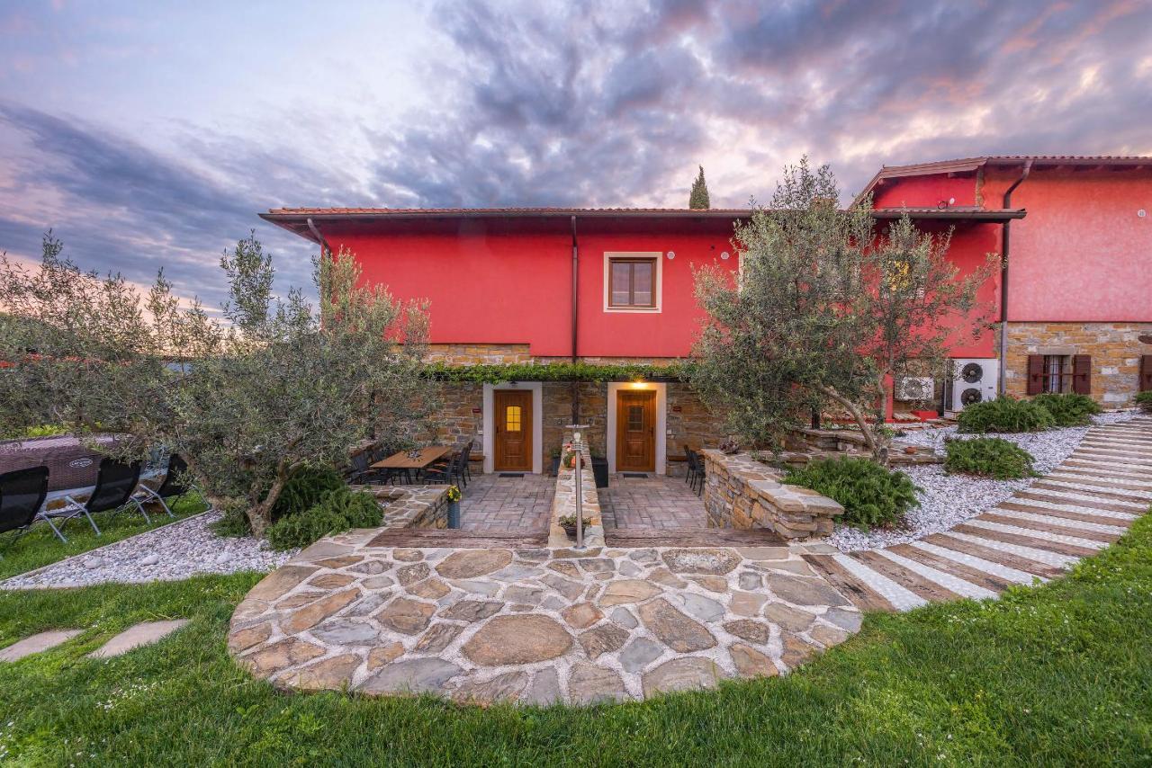Touristfarm - Apartments "Red Fairytale" Marezige Esterno foto