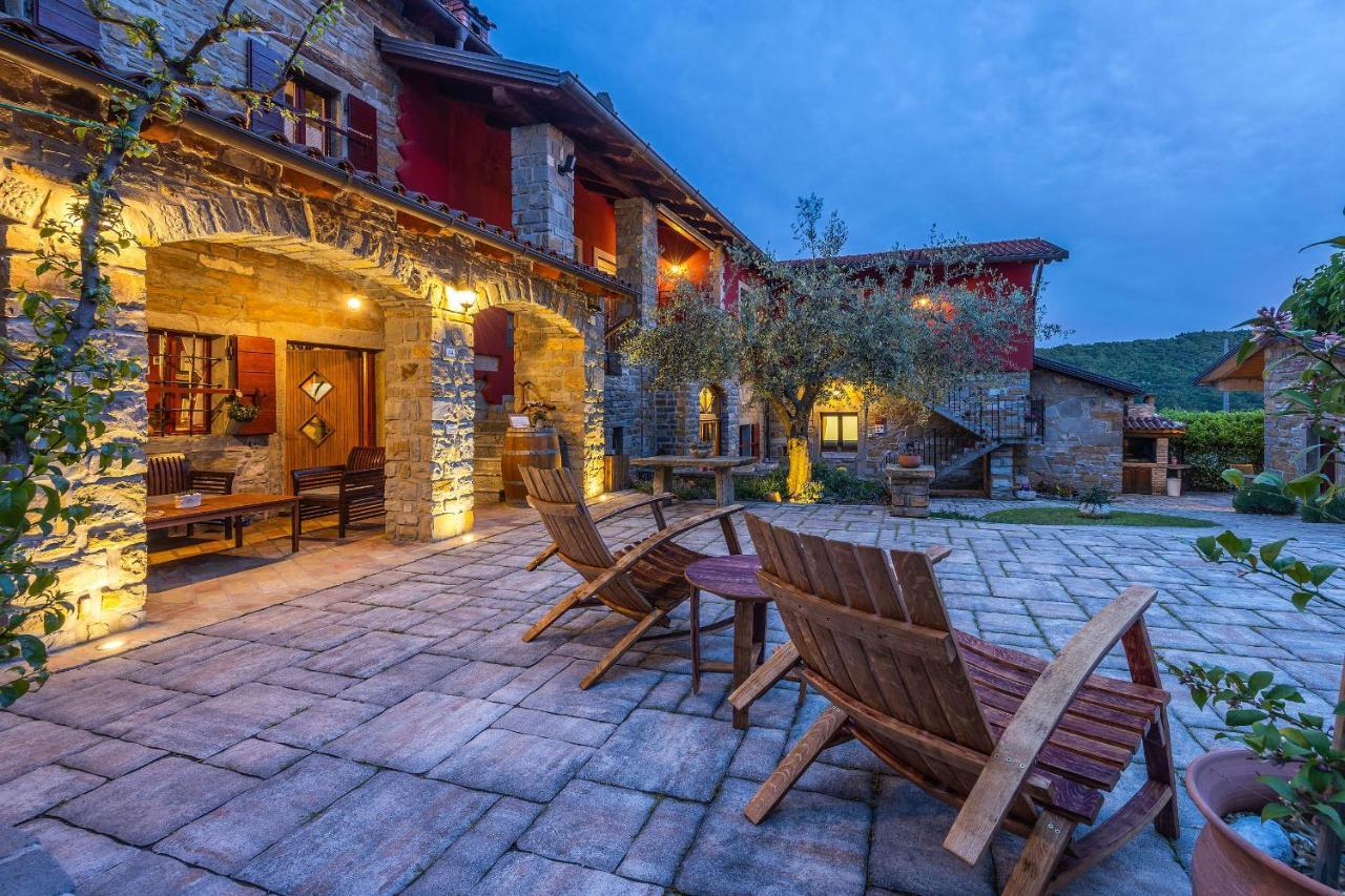 Touristfarm - Apartments "Red Fairytale" Marezige Esterno foto