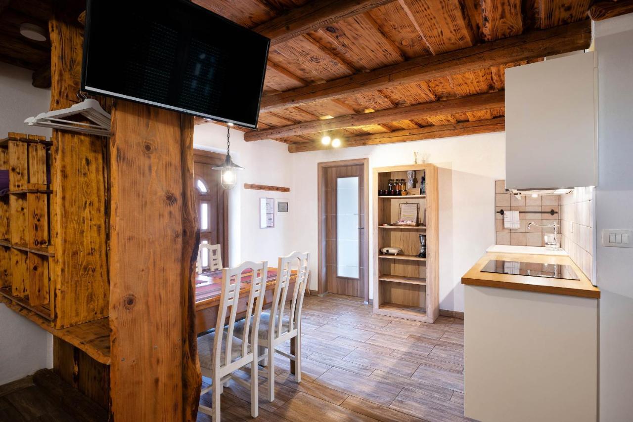 Touristfarm - Apartments "Red Fairytale" Marezige Esterno foto