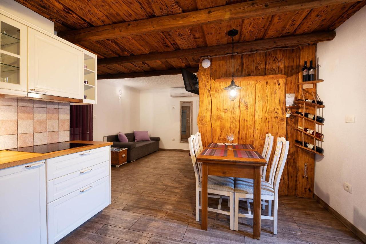 Touristfarm - Apartments "Red Fairytale" Marezige Esterno foto