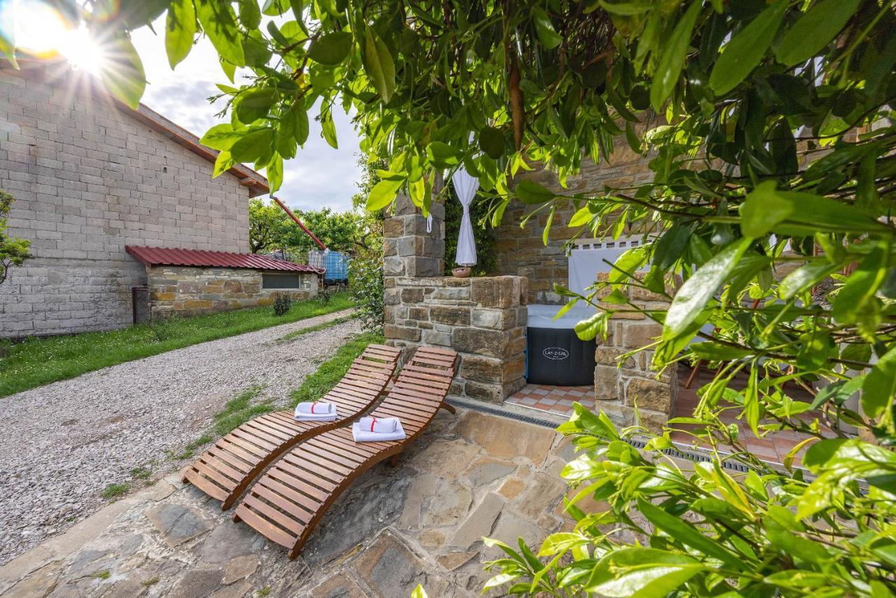 Touristfarm - Apartments "Red Fairytale" Marezige Esterno foto