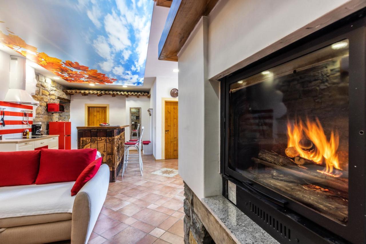 Touristfarm - Apartments "Red Fairytale" Marezige Esterno foto
