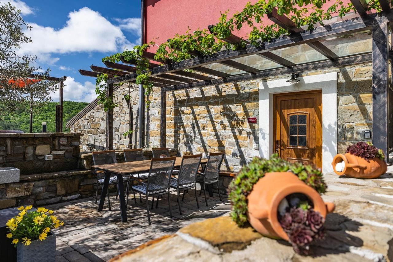 Touristfarm - Apartments "Red Fairytale" Marezige Esterno foto