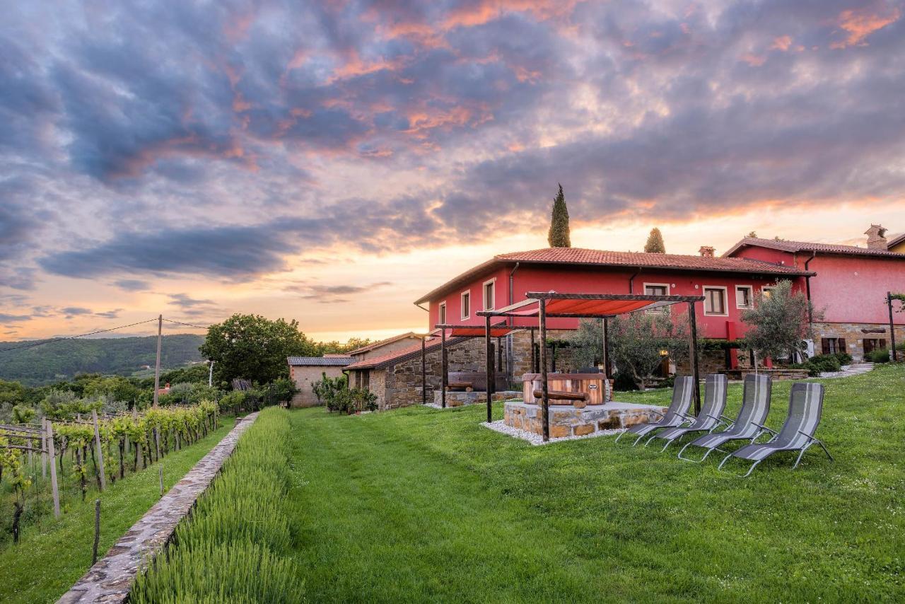 Touristfarm - Apartments "Red Fairytale" Marezige Esterno foto