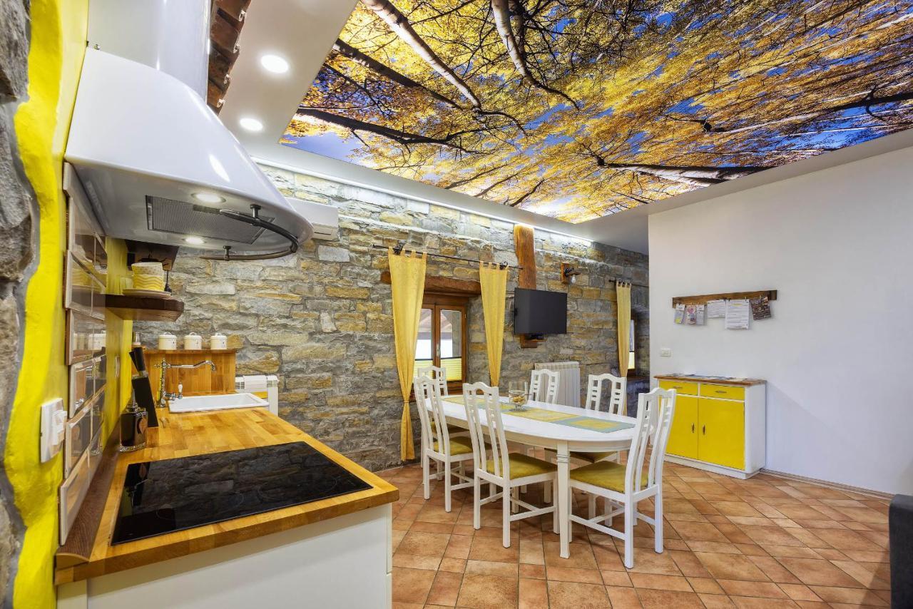 Touristfarm - Apartments "Red Fairytale" Marezige Esterno foto