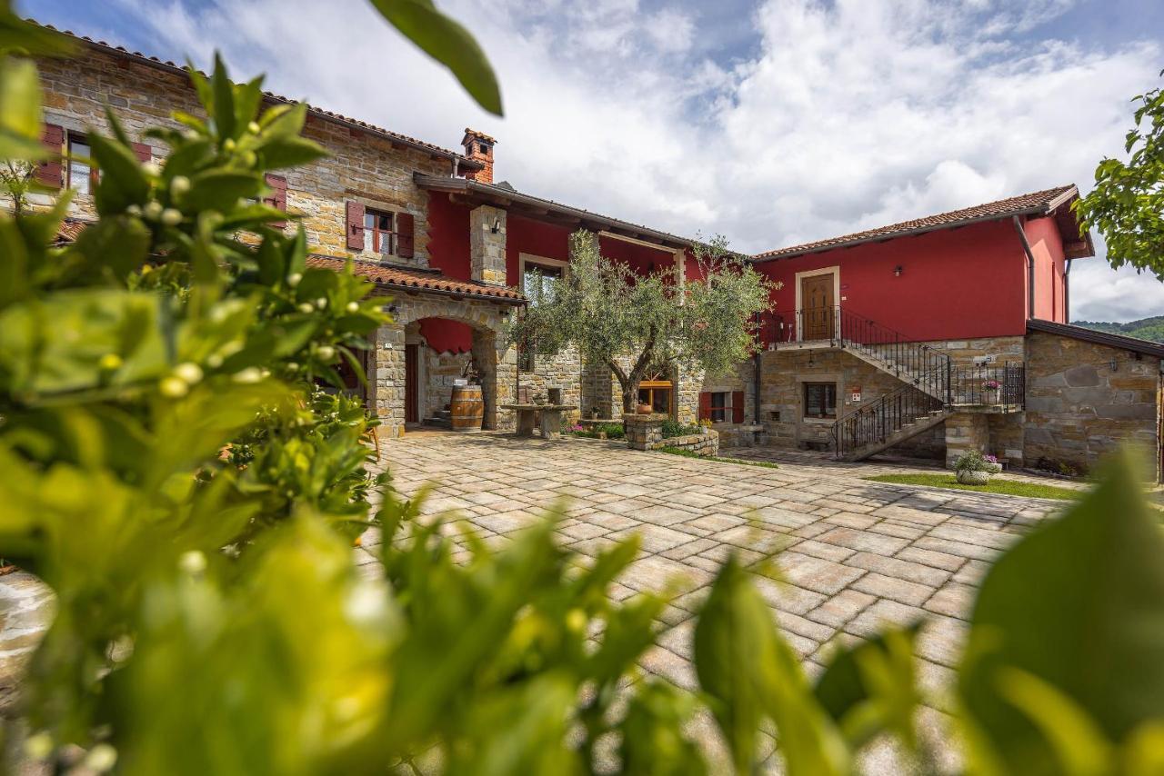 Touristfarm - Apartments "Red Fairytale" Marezige Esterno foto