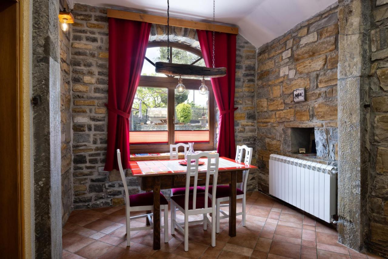 Touristfarm - Apartments "Red Fairytale" Marezige Esterno foto