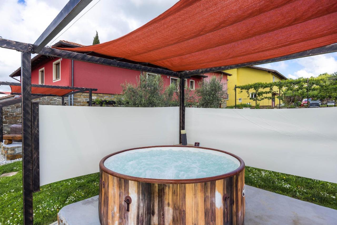 Touristfarm - Apartments "Red Fairytale" Marezige Esterno foto