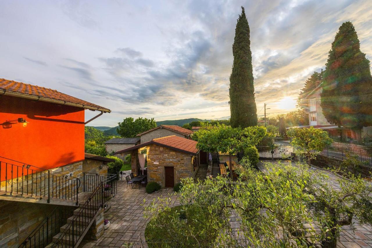 Touristfarm - Apartments "Red Fairytale" Marezige Esterno foto