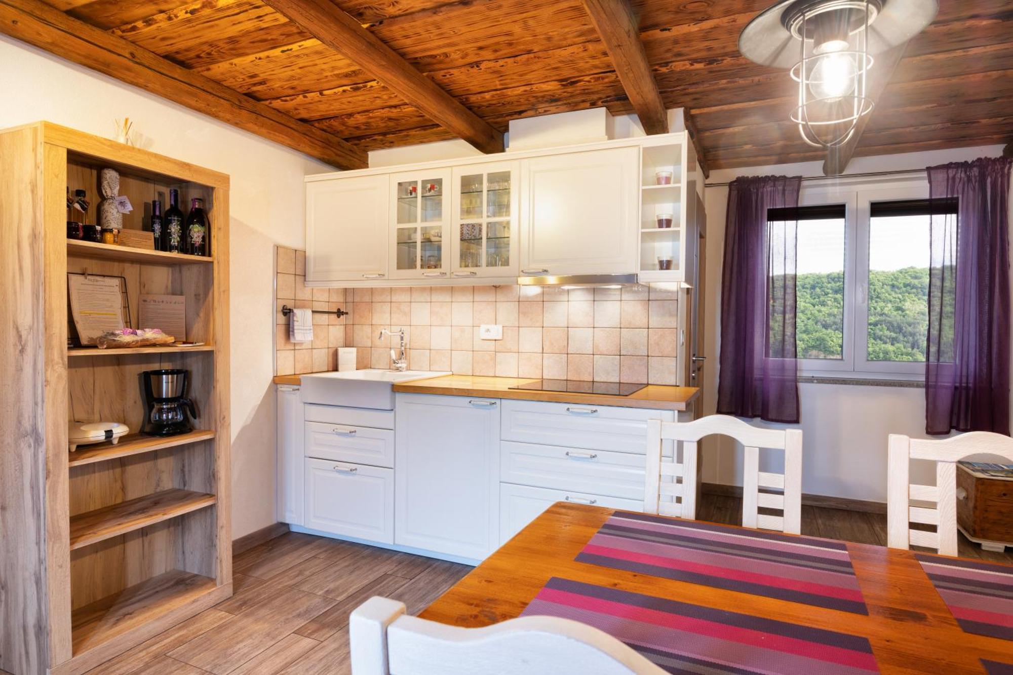 Touristfarm - Apartments "Red Fairytale" Marezige Esterno foto