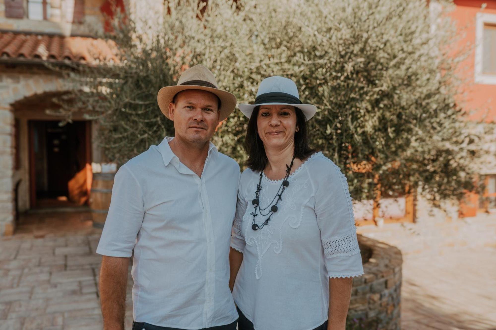 Touristfarm - Apartments "Red Fairytale" Marezige Esterno foto