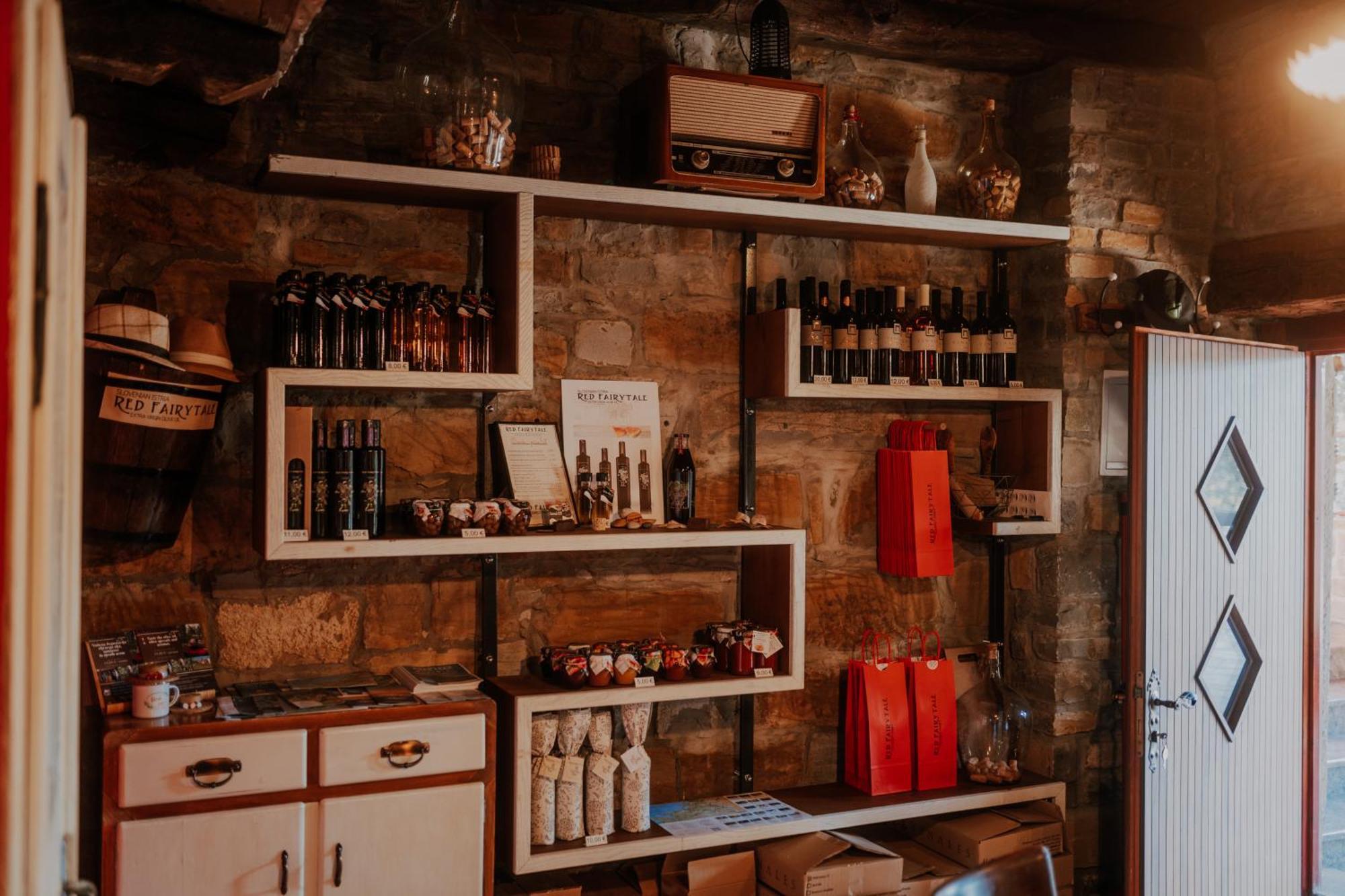 Touristfarm - Apartments "Red Fairytale" Marezige Esterno foto